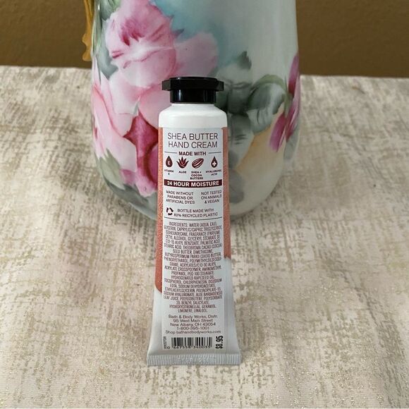 Lot of 4 NWT! Bath & Body Beach Theme Products: 1 Candle, 1 Soap & 2 Lotions - Picture 11 of 12